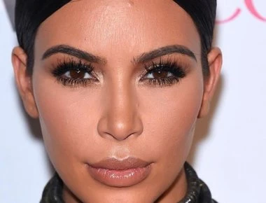 Η Κιμ Καρντάσιαν έβγαλε την 5χρονη κόρη της στην πασαρέλα (βίντεο)